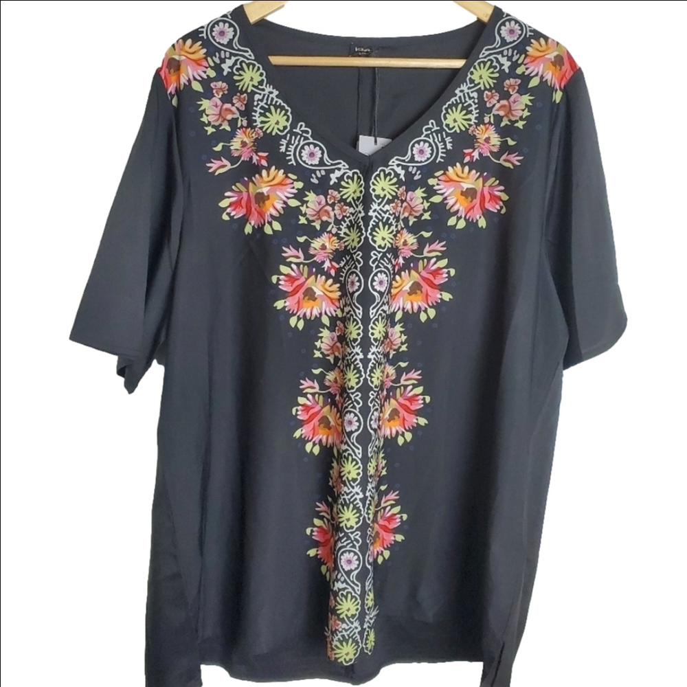 NWT Vonda Plus Size Floral Back Tunic Top Size 5XL